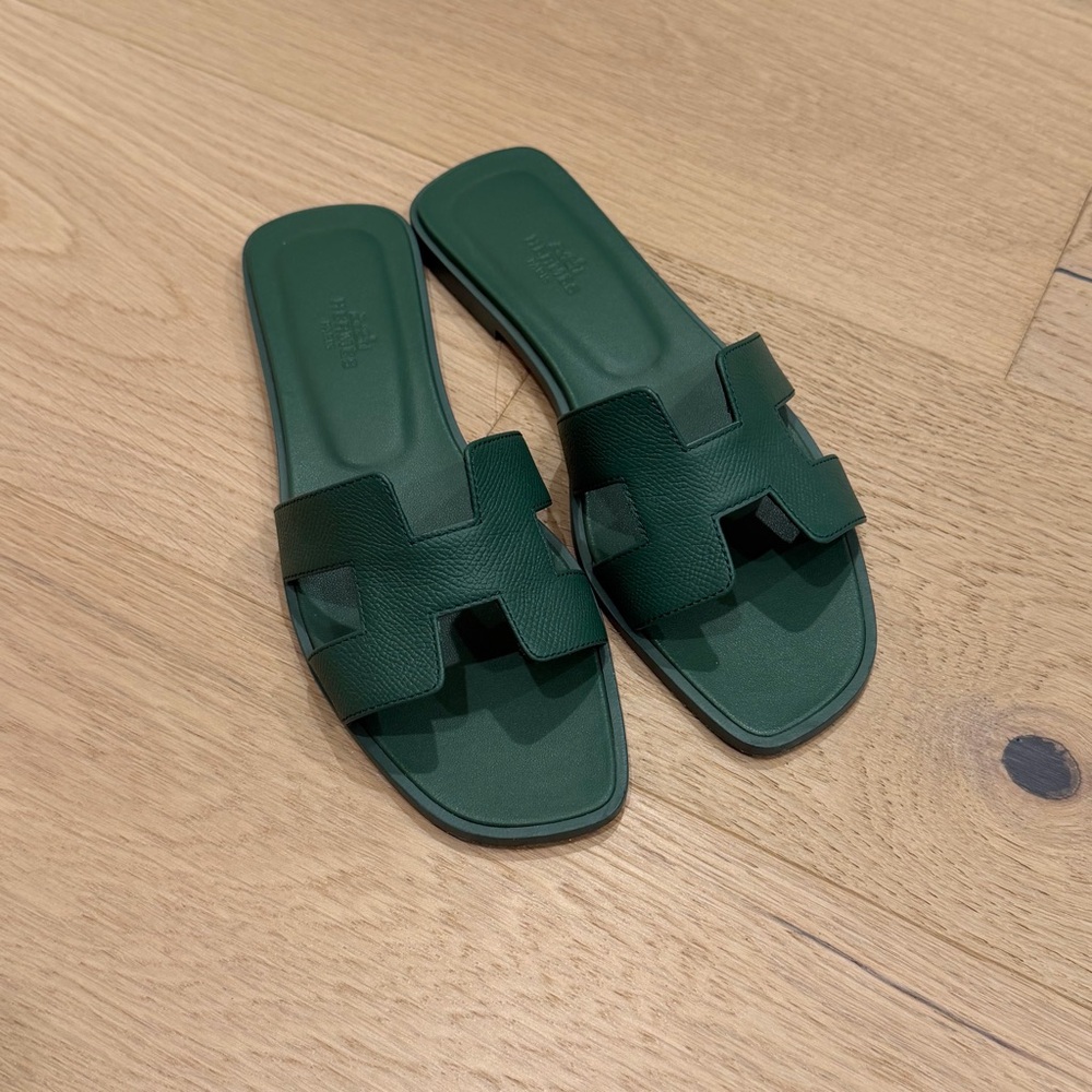 Hermes Oran Sandals Vert Oyat